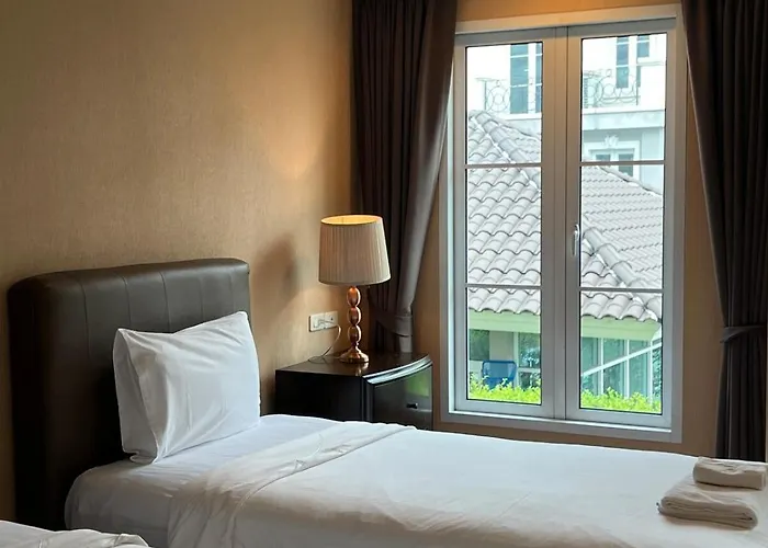 Entire 3bedroom Townhome, Shared Swimming Pool In Sukhumvit, 2943 曼谷