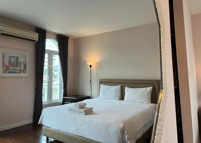 Entire 3bedroom Townhome, Shared Swimming Pool In Sukhumvit, 2943 度假居
