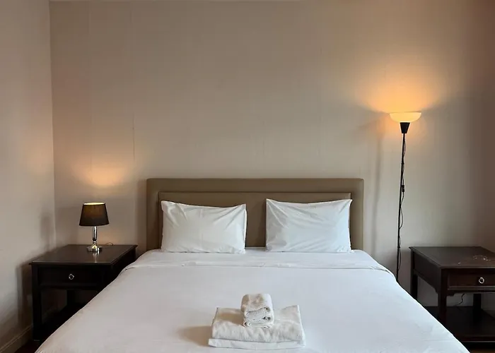 Entire 3bedroom Townhome, Shared Swimming Pool In Sukhumvit, 2943 * 曼谷