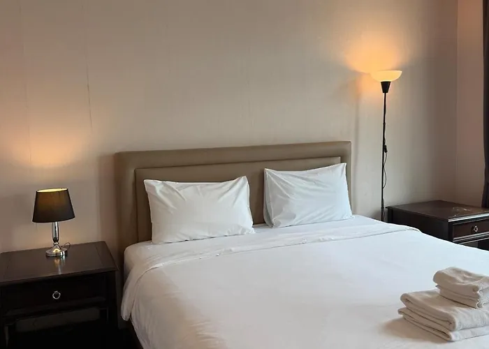 Entire 3bedroom Townhome, Shared Swimming Pool In Sukhumvit, 2943 * 曼谷